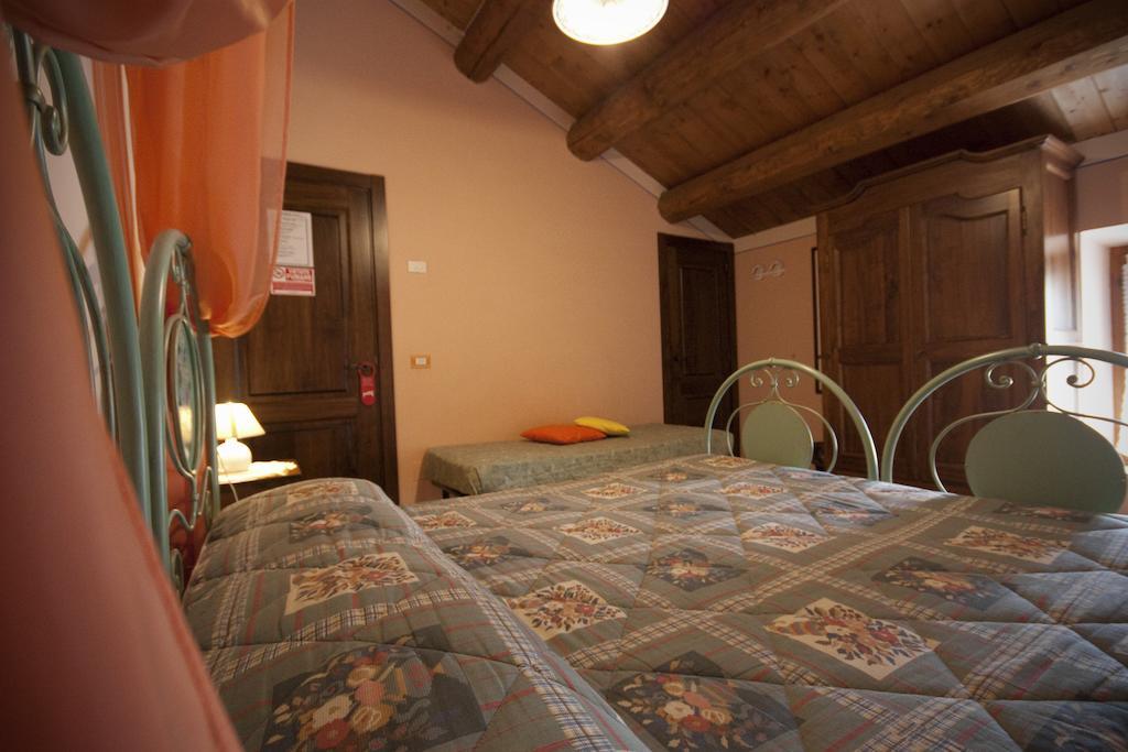 Agriturismo Vecchio Gelso Ortezzano Стая снимка